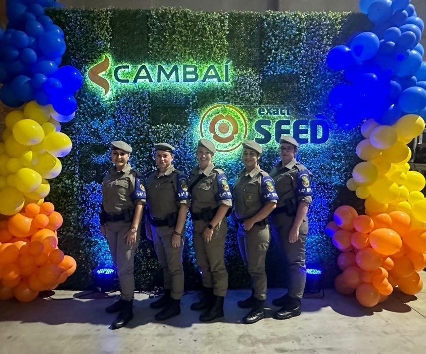 foto colorida de policiais militares no Cambai Show